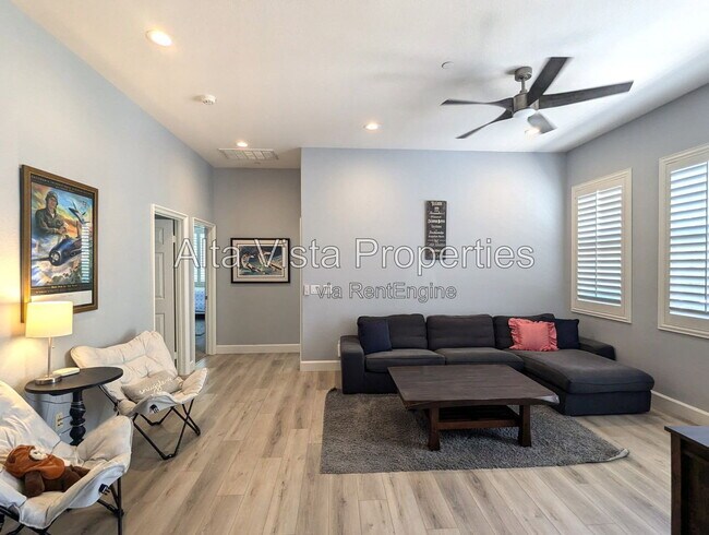 Building Photo - 9129 White Alder Ct