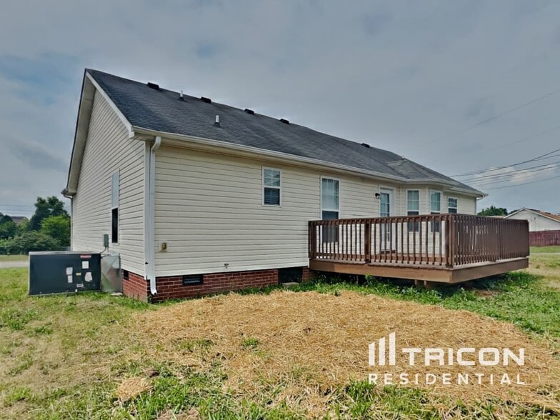 Building Photo - 421 Faulkner Dr