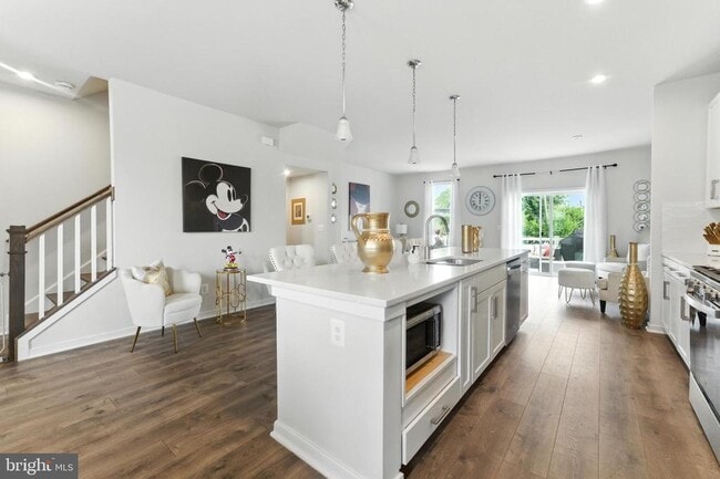 Building Photo - 406 Honeyberry Ln