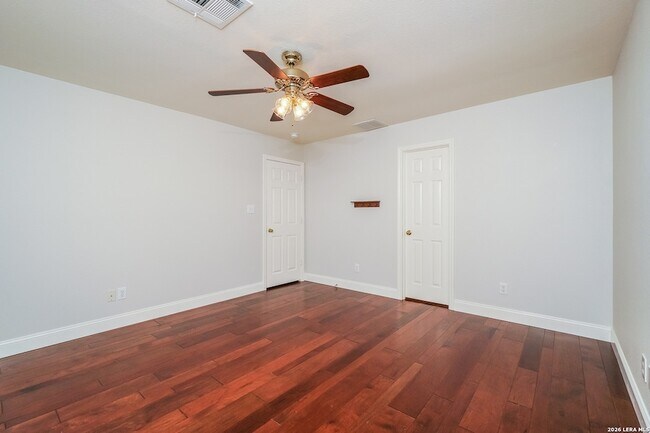 Building Photo - 539 Willow Grove Dr