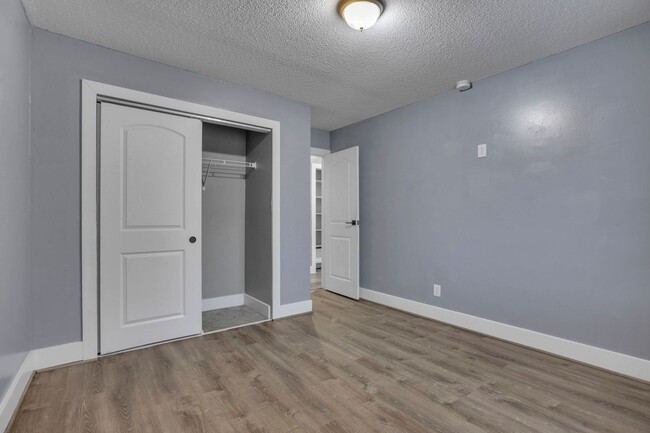 Building Photo - Beautiful 3 Bedroom 1.5 Bathroom Townhome Minutes from Easton