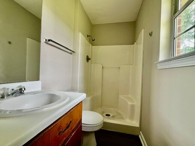 Building Photo - Pebblecreek Dr #6 &amp; 8