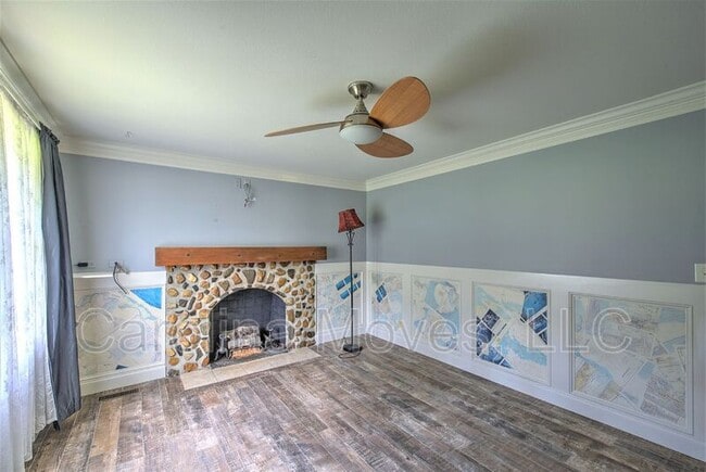 Building Photo - 1760 Memorial Dr Ext