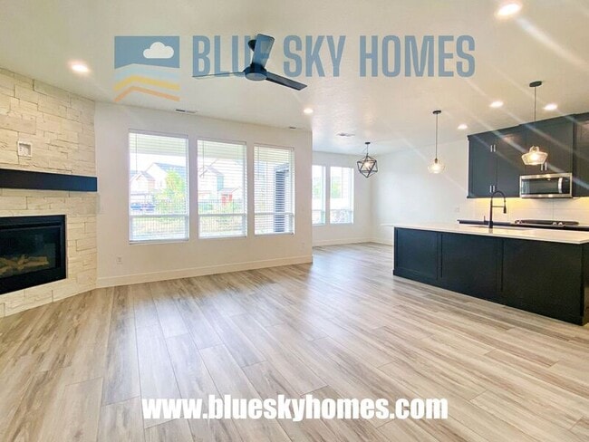 Building Photo - 1836 E Knobcone Dr