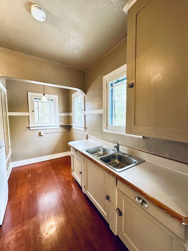 Building Photo - 1000-1003 W 25th Ave