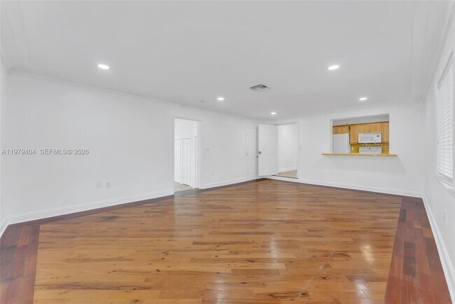 Building Photo - 2121 SW 30th Ct