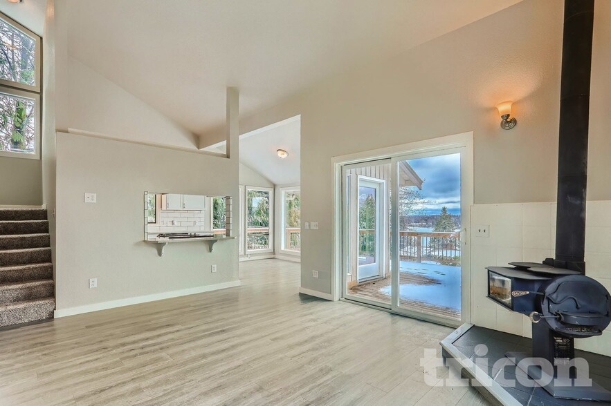 Building Photo - 10727 Lake View Dr