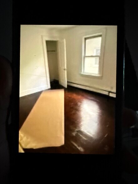 Living room - 119 Lyons Ave