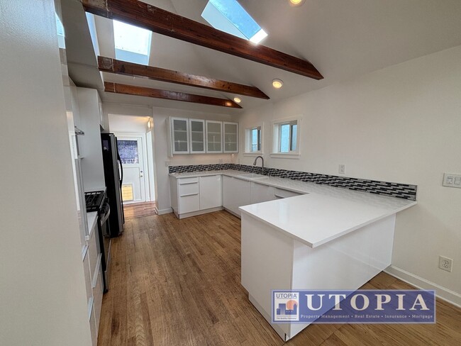 Building Photo - Charming, Sun-Filled 2BD/1BA Home on Quiet...