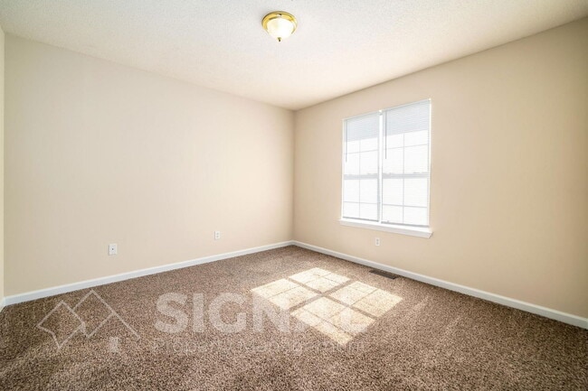 Building Photo - 1300 Yukon St