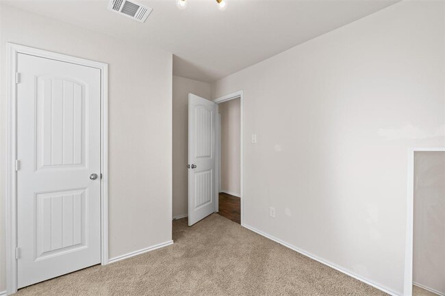 Building Photo - 124 Brody Ln