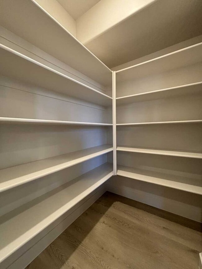 Building Photo - Beautiful Crimson Park Townhome!