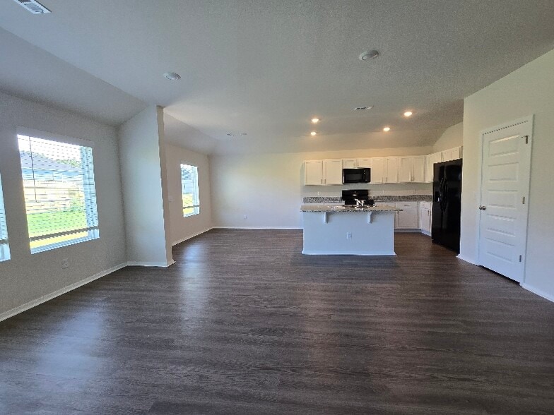 Building Photo - 1406 E Piedmont Ct