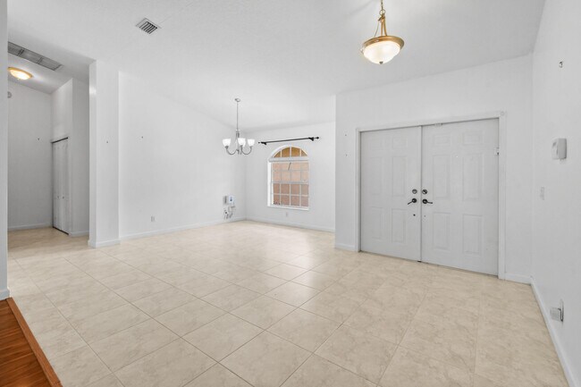 Building Photo - 1671 SW Mackey Ave