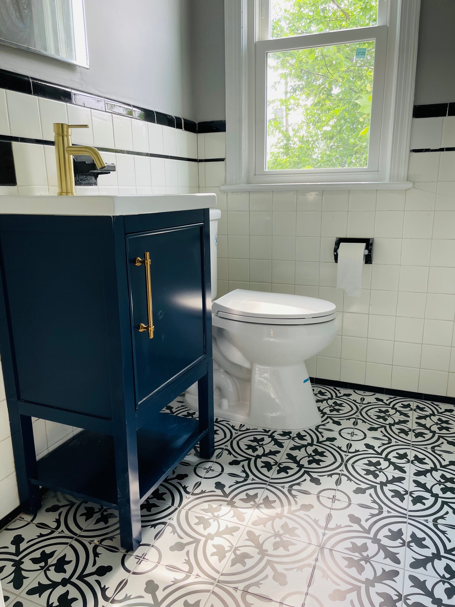 Upstairs Bathroom - 302 S Courthouse Rd