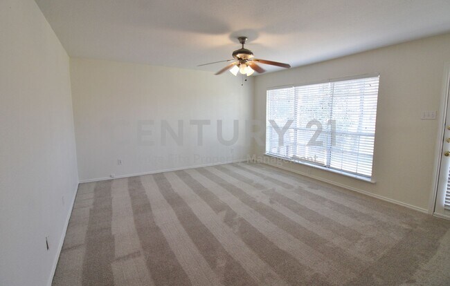 Building Photo - Fabulous 2-Story 5/2.5/2 Adjacent to Creek In DeSoto For Rent!