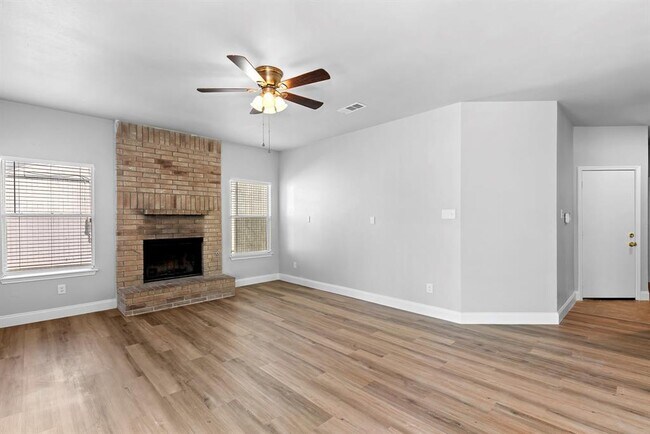 Building Photo - 1207 York Castle Dr