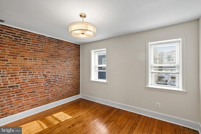Building Photo - 1006 S Belnord Ave