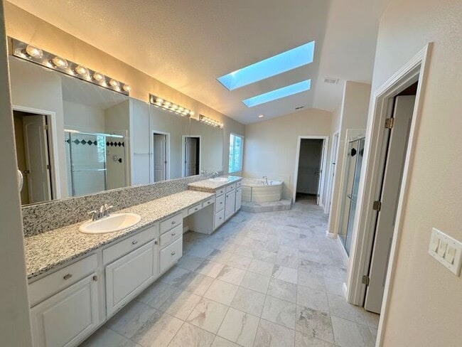 Building Photo - 3031 Sky Country Dr
