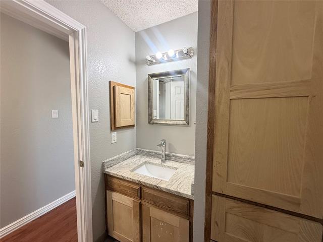 Building Photo - 2324 Heatherdale Dr