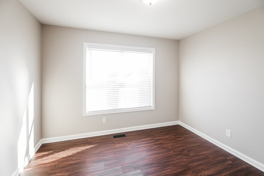 Building Photo - 55 Richmond Dr