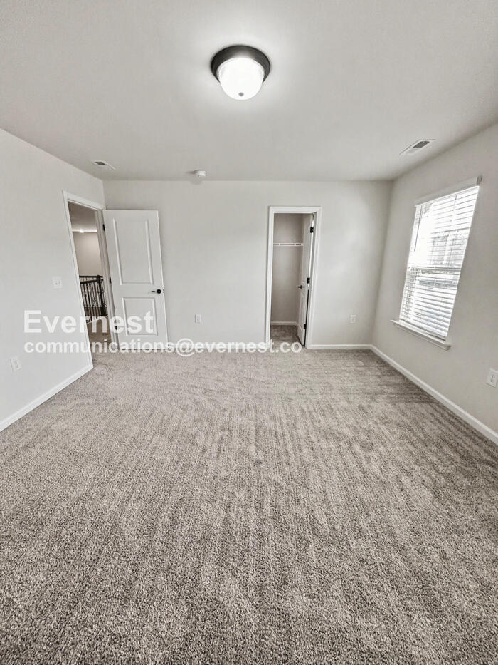 Building Photo - 2145 Bethpage Dr