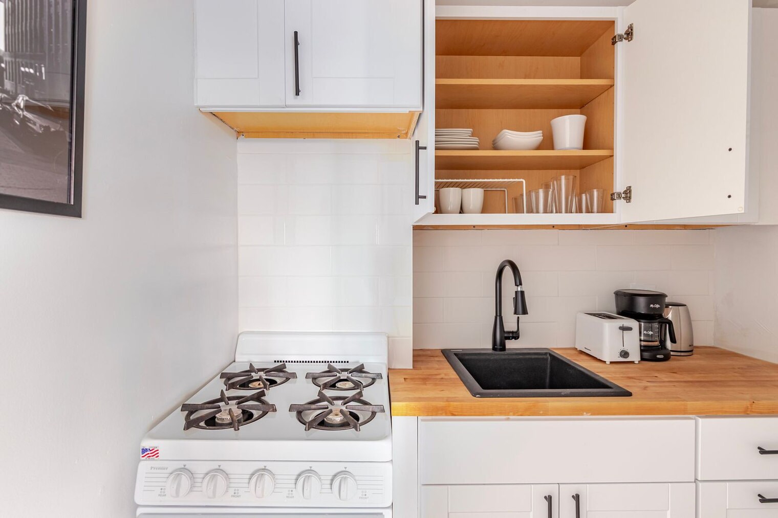 Building Photo - 328 W 11th St