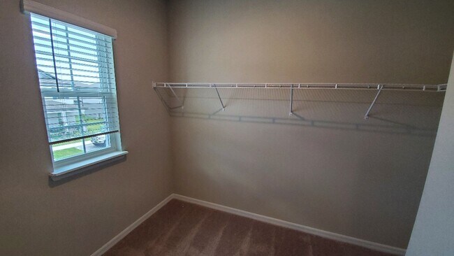 Building Photo - Lovely 4 bedroom townhome in Venetian Bay