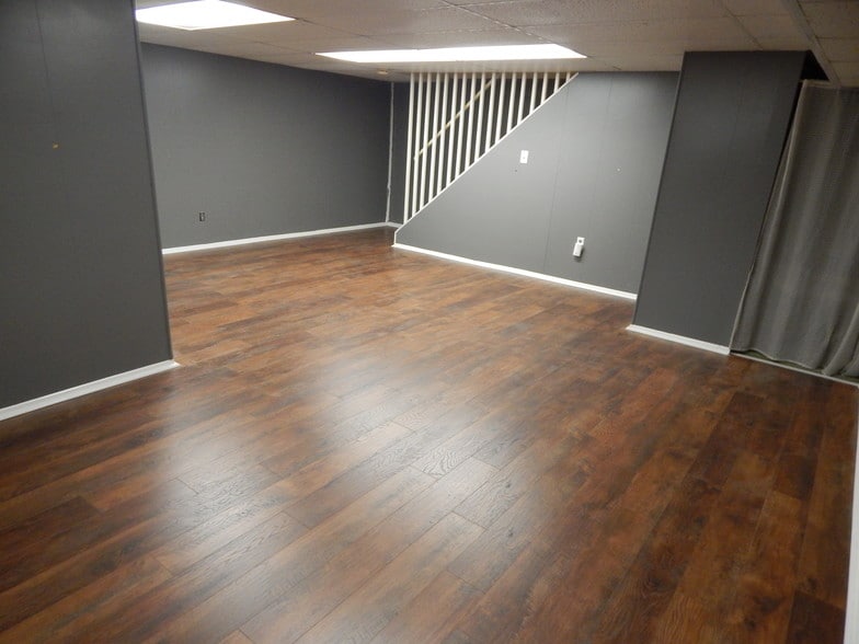 Building Photo - 1103 Normandy Ct