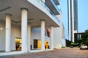 Building Photo - 4010 S Ocean Dr