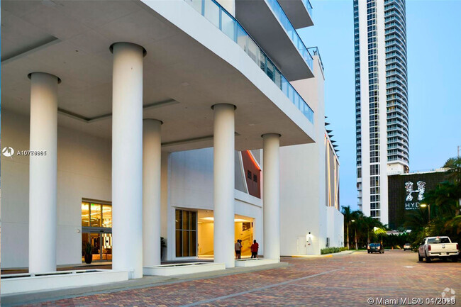 Building Photo - 4010 S Ocean Dr