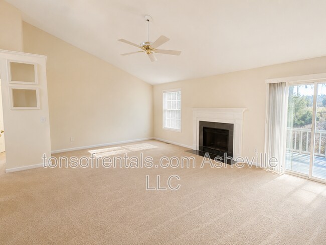 Building Photo - 107 Jenny Lind Dr