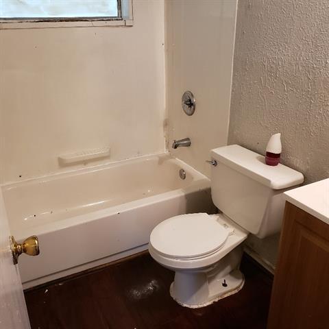 Building Photo - 400 Oak Dr