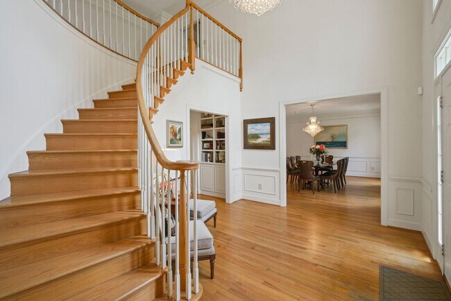 Building Photo - 11101 Willowbrook Dr