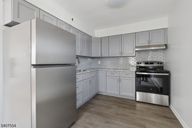 Building Photo - 94 Park Ave