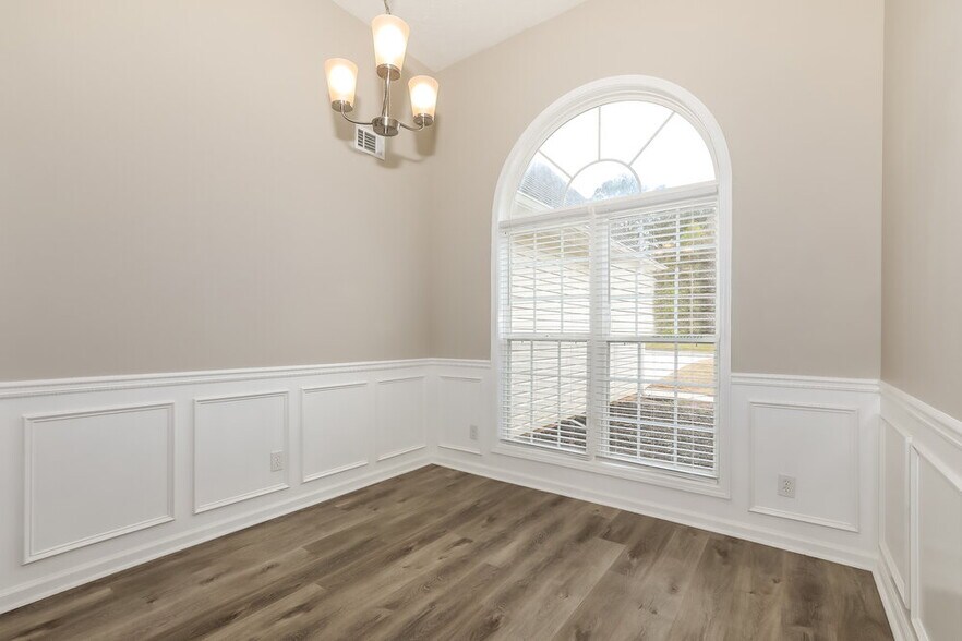 Building Photo - 725 Loblolly Ln