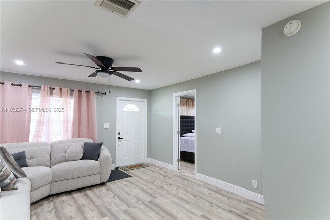 Building Photo - 5300 NW 15th Ct