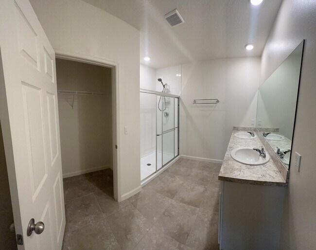 Building Photo - 10789 SW Cremona Way