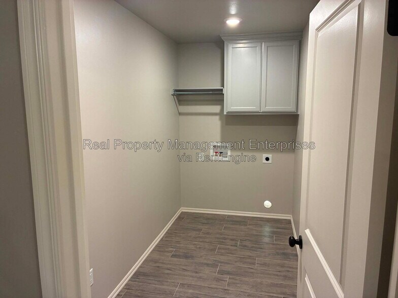 Building Photo - 2571 Gallant Fox Ter