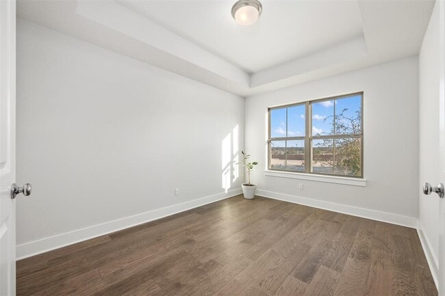 Building Photo - 418 Raleigh Dr