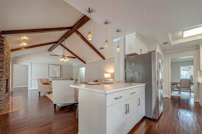 Building Photo - 10118 Briar Forest Dr