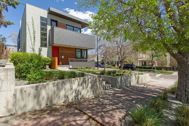 Building Photo - Spacious 5-Bed / 4-Bath home in LoHi for rent