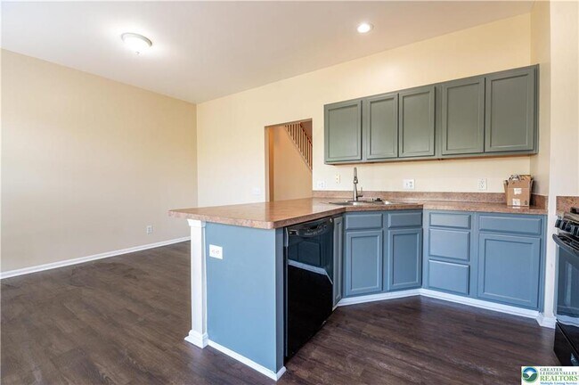 Building Photo - 8475 Putnam Ct