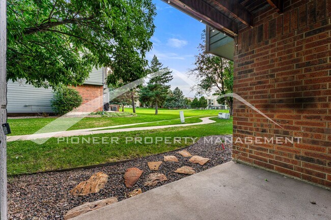 Building Photo - Charming condo with Central AC and Washer ...