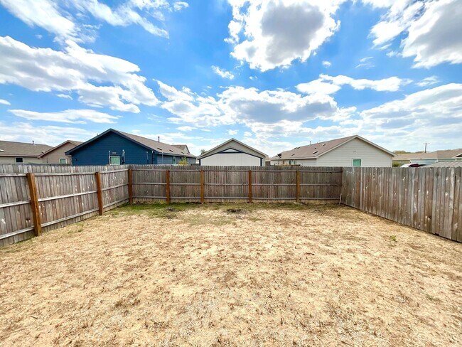 Building Photo - **APPLICATION RECEIVED** BEAUTIFUL 3 Bedroom / 2 Bath Home w/ Community Park & Pool!