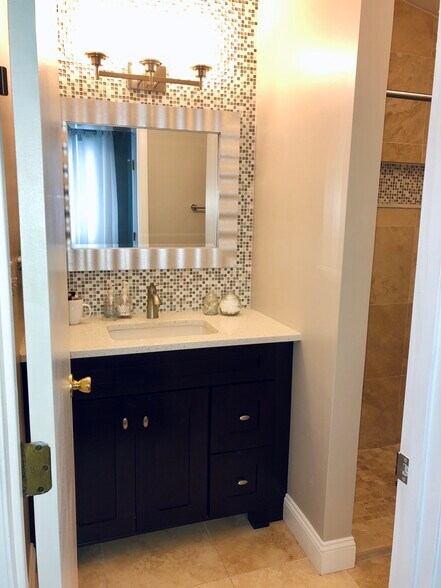 Building Photo - 8859 Eagleview Dr