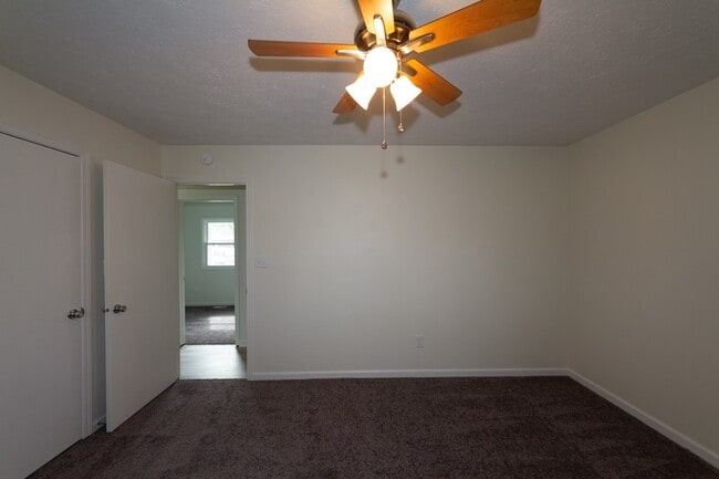 Building Photo - Updated 3 bedroom 1.5 bath home in desirab...