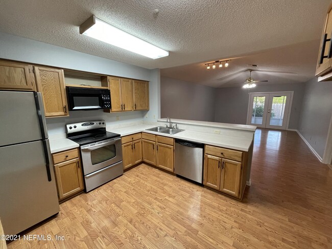 Building Photo - 1827 Wildwood Creek Ln