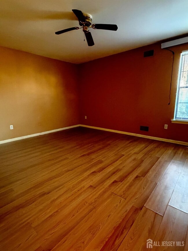 Building Photo - 1202 Woodbridge Commons Way