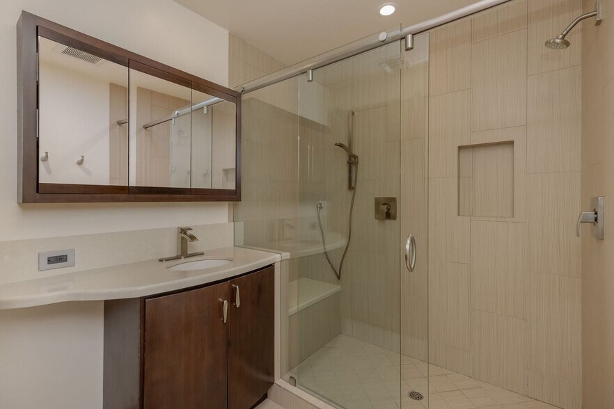 Building Photo - 709 Avenue D